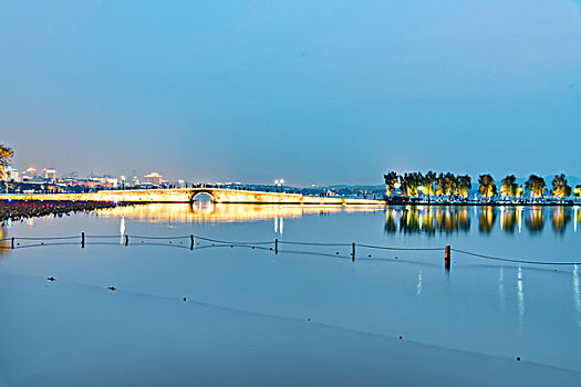 杭州西湖断桥夜景