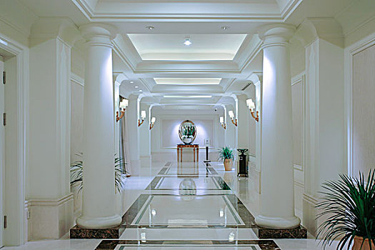 法式建筑内部走廊