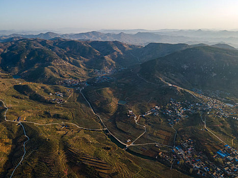 航拍沂蒙山区的乡村和盘山路