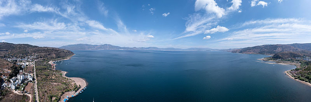 云南玉溪抚仙湖全景