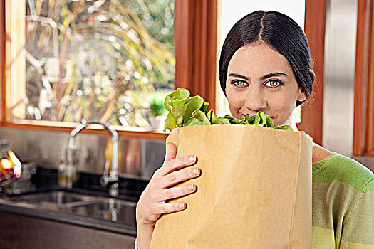 女人,拿着,纸袋,蔬菜