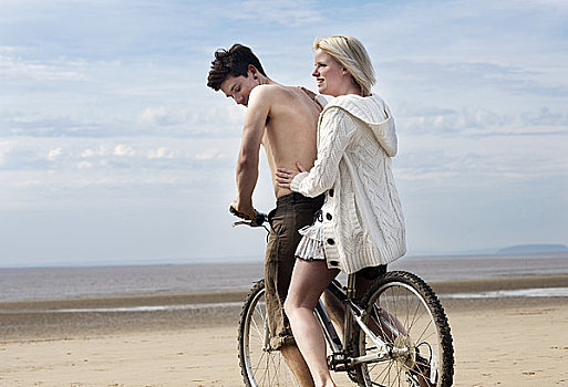 伴侣,自行车,海滩