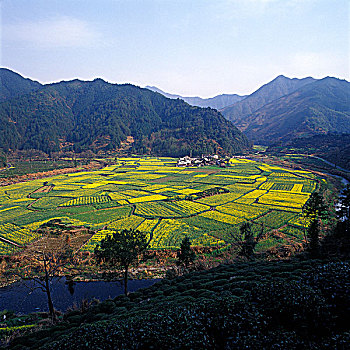 休宁山村