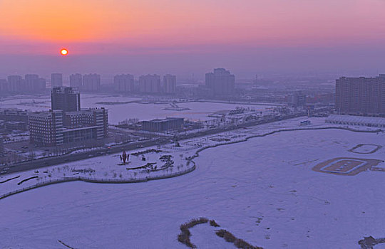 黑龙江大庆市--俯瞰雪后油城晨光