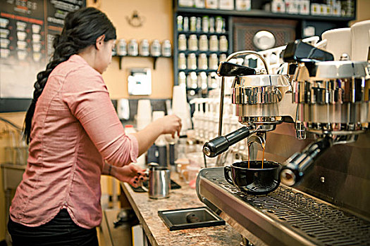 咖啡师,忙碌,浓缩咖啡机,咖啡