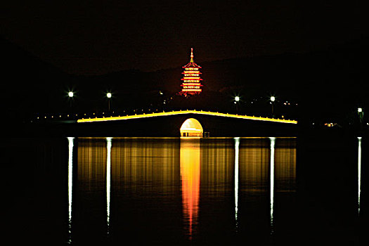 杭州,雷峰塔,夜景