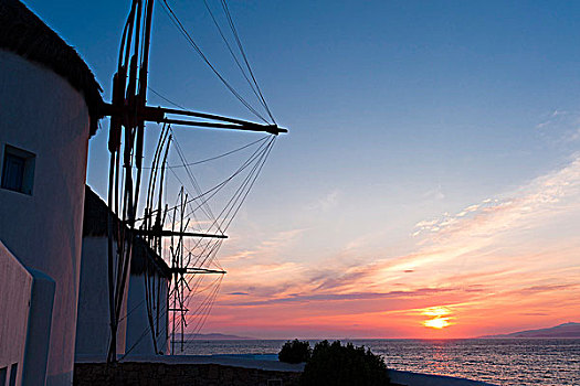 传统风车,日落,米克诺斯城,米克诺斯岛,基克拉迪群岛,希腊