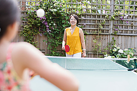 母女,玩,乒乓球,晴朗,后院