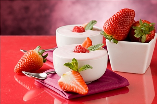 草莓酸奶,薄荷叶