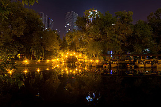 乌鲁木齐西公园夜景