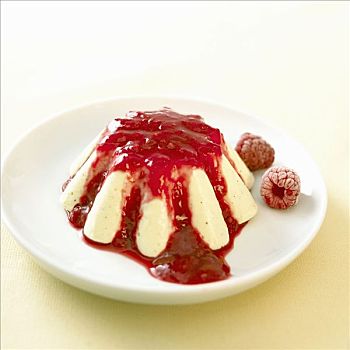 巴伐利亚奶油甜点,树莓酱