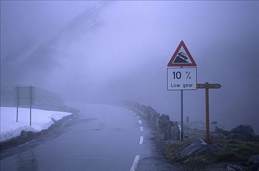 薄雾,山路,标识,警告,向下,斜坡,旅游,道路,挪威,斯堪的纳维亚,欧洲