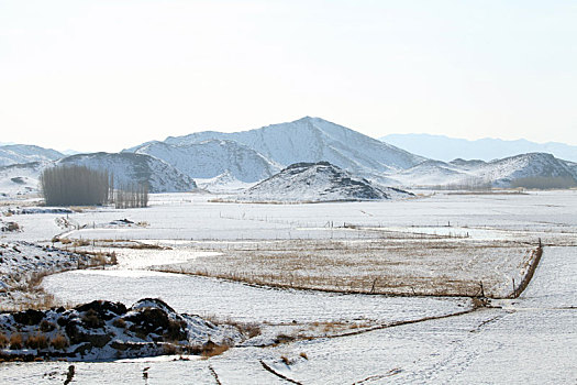 新疆哈密,冬季荒原雪景之美
