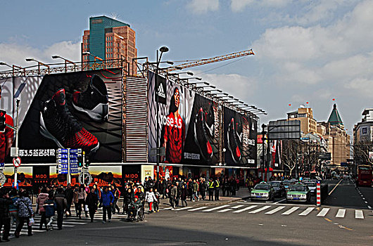 上海南京东路,河南路口,东望