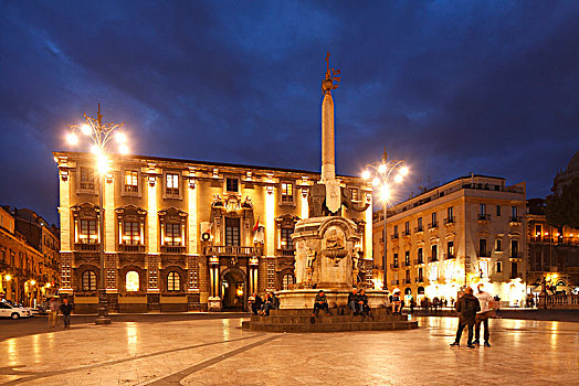 喷泉,市政厅,大教堂广场,黄昏,西西里,意大利,欧洲