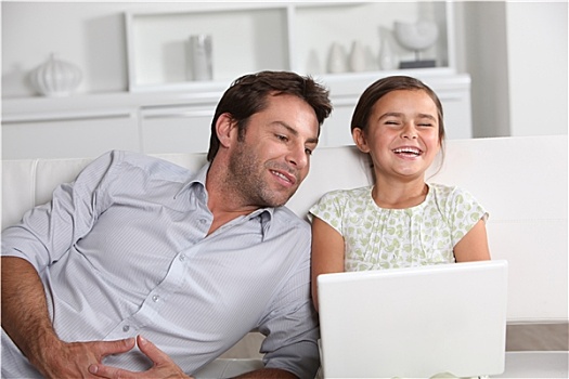 父亲,女儿,笑,笔记本电脑