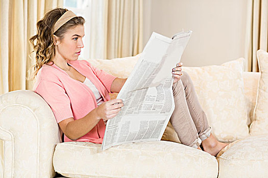 坐,女人,沙发,读,报纸