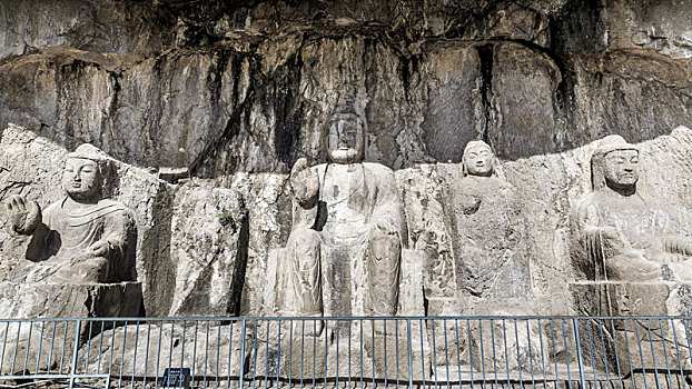 龙门石窟摩崖三佛龛,中国河南省洛阳市龙门山