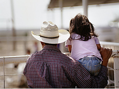 父亲,女儿,看,牛仔竞技表演,新墨西哥,美国