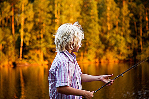 斯堪的纳维亚,男孩,捕鱼,湖,芬兰