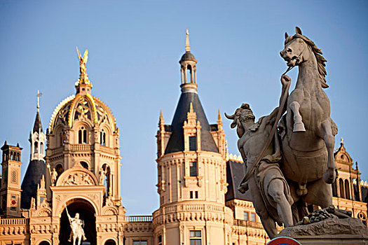 骑马,雕塑,正面,修威林,城堡,梅克伦堡前波莫瑞州,德国,欧洲