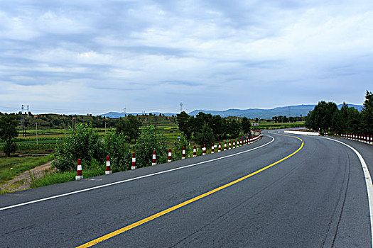 草原上的公路