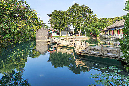 济南市珍珠泉大院泉池古建筑风光