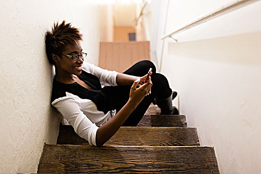 女人,智能手机,楼梯