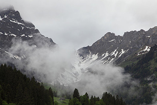 铁力士雪山