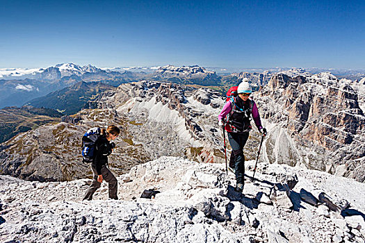 攀登者,上升,后面,左边,马尔莫拉达峰,意大利,白云岩,科蒂纳丹佩佐,省,威尼托,欧洲