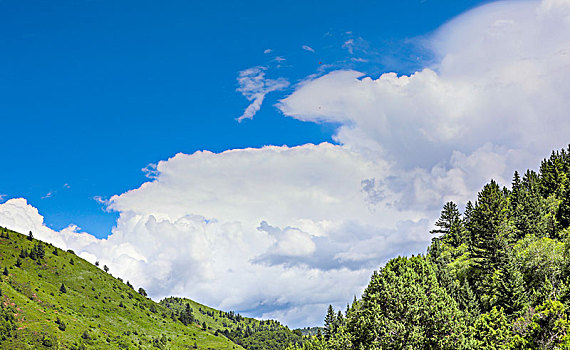 峡谷青山绿水