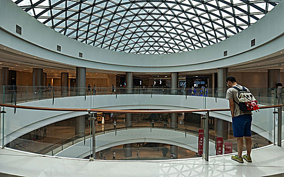 上海合生汇购物中心商场内环境布置和消费品质体验