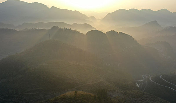 武陵山区冬天早晨霜满天