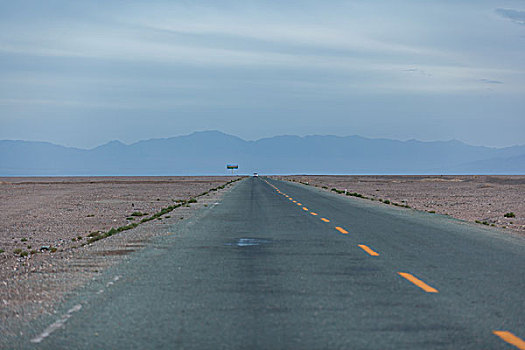 中国西部荒野公路