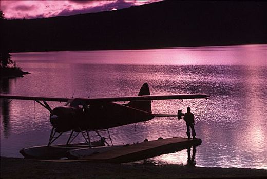 水上飞机,停靠,湖,住宿,室内,夏天,日落,紫色,男人,注视