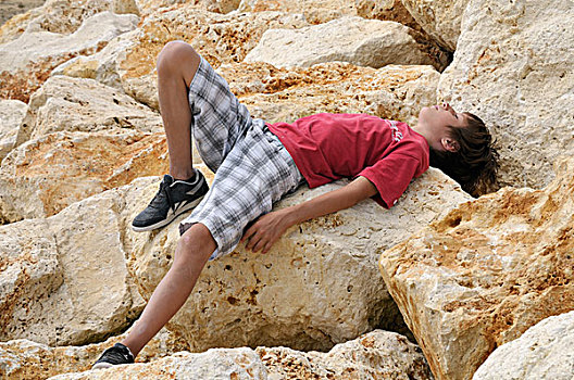 男孩,躺着,石头,雷岛,法国