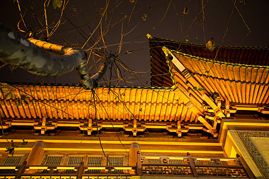 庄严的佛教寺庙,静安寺位于上海市静安区,是著名的旅游景点