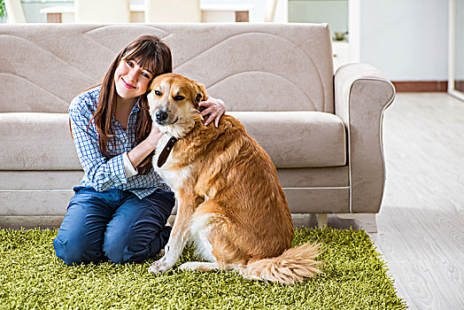 高兴,女人,狗,物主,在家,金毛猎犬