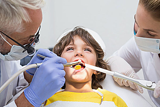 儿科,牙医,协助,检查,小男孩,牙齿