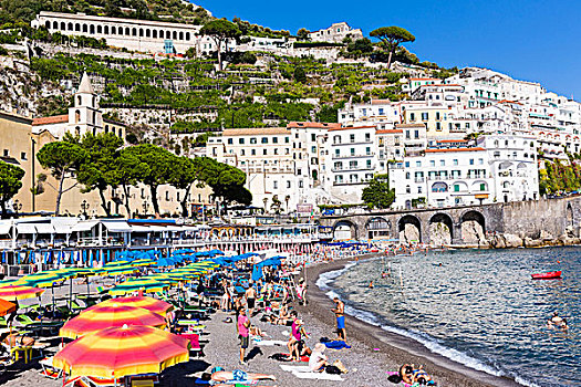 旅游,晒黑,休闲椅,彩色,阳伞,海滩,正面,阿马尔菲,阿马尔菲海岸,意大利