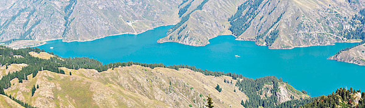 新疆阜康天山天池全景