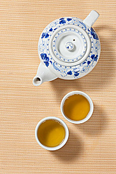 青花瓷茶具一壶两杯