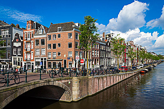 自行车停放,石桥,穿过,运河,晴天,阿姆斯特丹,荷兰