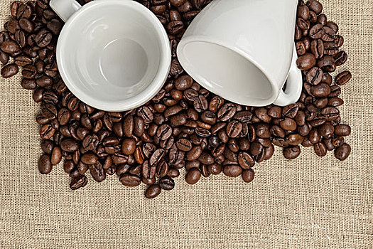 堆积,咖啡豆,粗麻布,两个,杯子,咖啡
