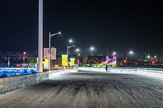 夜幕下的中国长春冰雪新天地冰雪景观