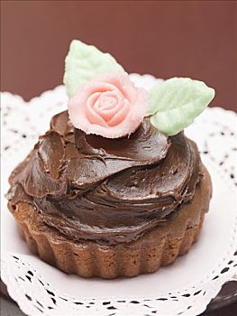 巧克力蛋糕,杏仁糖玫瑰花