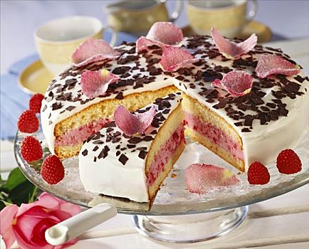 树莓蛋糕,酸乳酪,糖渍,玫瑰花瓣