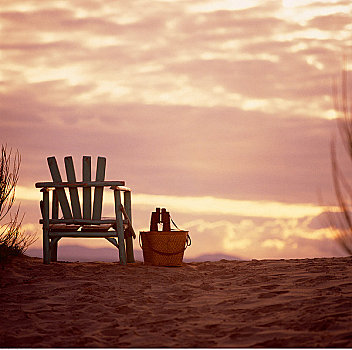 椅子,篮子,双筒望远镜,海滩,日落