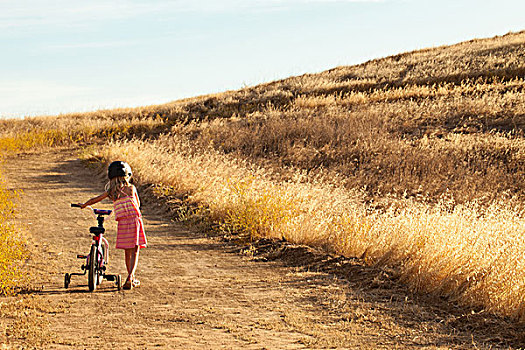 女孩,推,自行车,山,州立公园,加利福尼亚,美国
