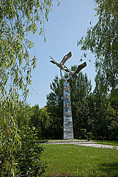 黑龙江齐齐哈尔扎龙丹顶鹤自然保护区的丹顶鹤雕塑